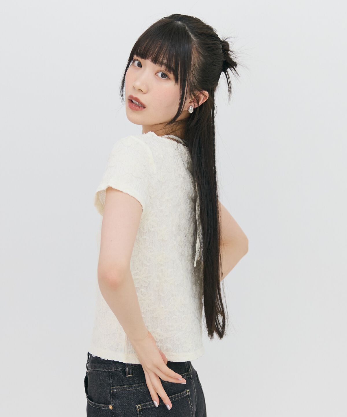 REDYAZEL「3DフラワーレースコンパクトTシャツ」|Tシャツ・カットソー|