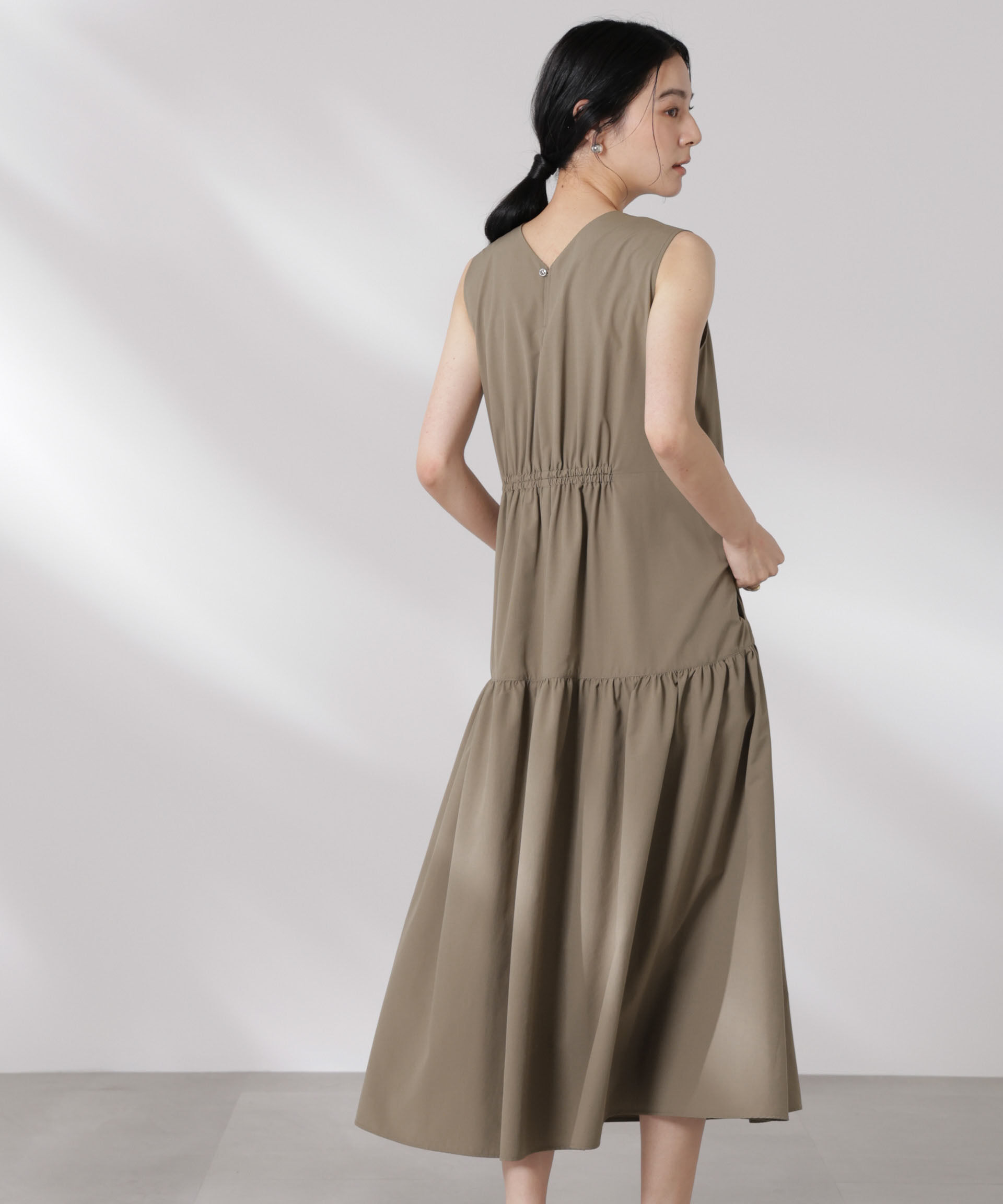 nano･universe「MINOTECH(R)Vネックギャザーティアードワンピース」|ワンピース|