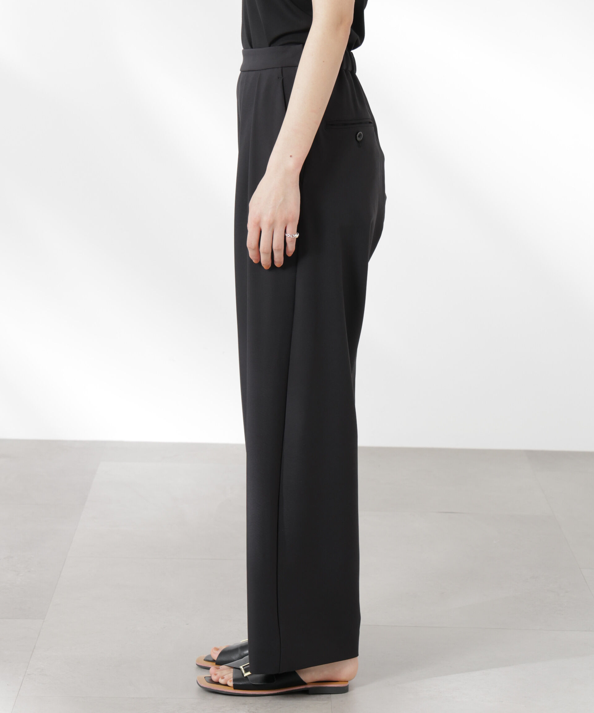 nano･universe「撥水UVストレッチタックワイドパンツ」|チノ|