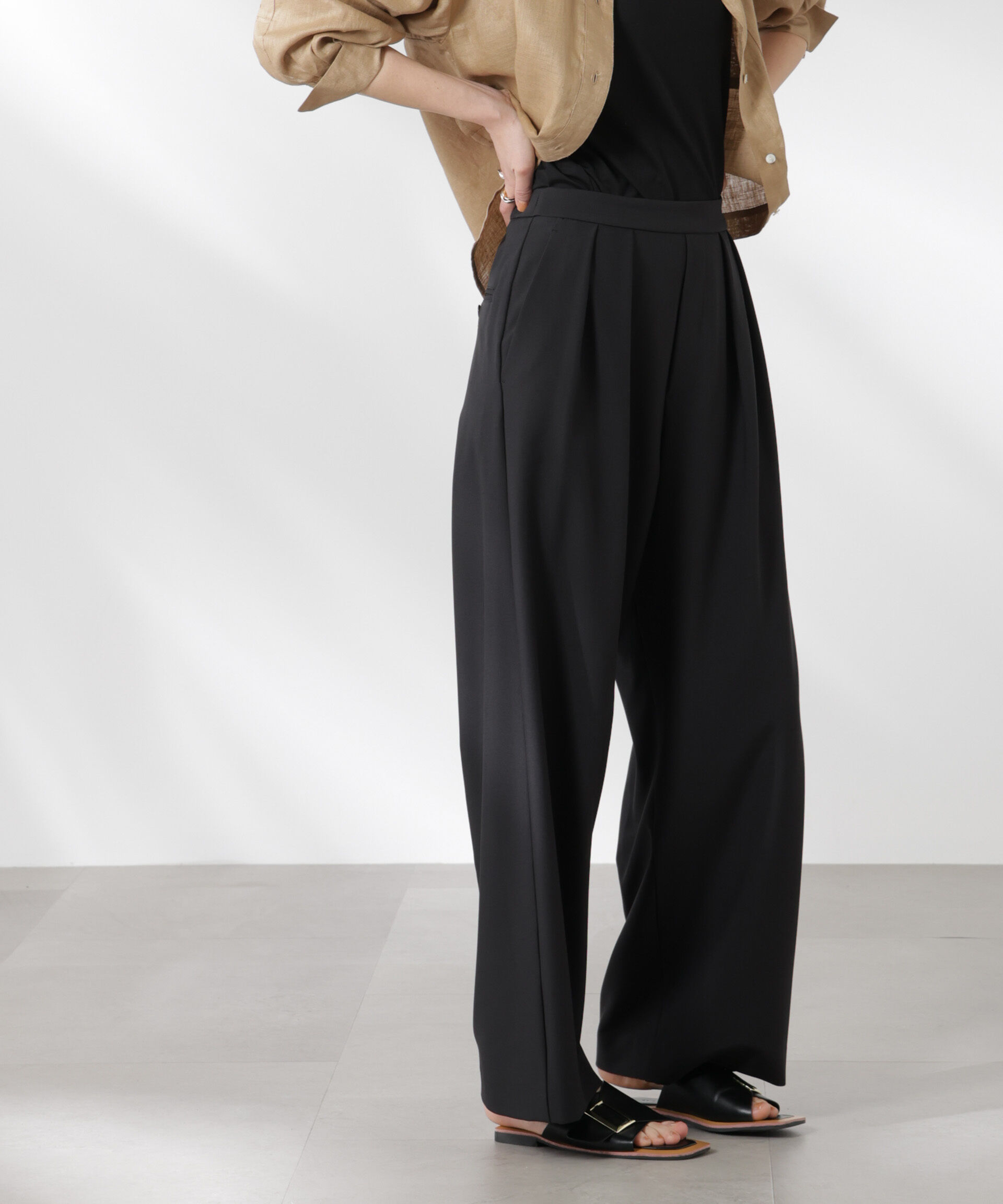 nano･universe「撥水UVストレッチタックワイドパンツ」|チノ|