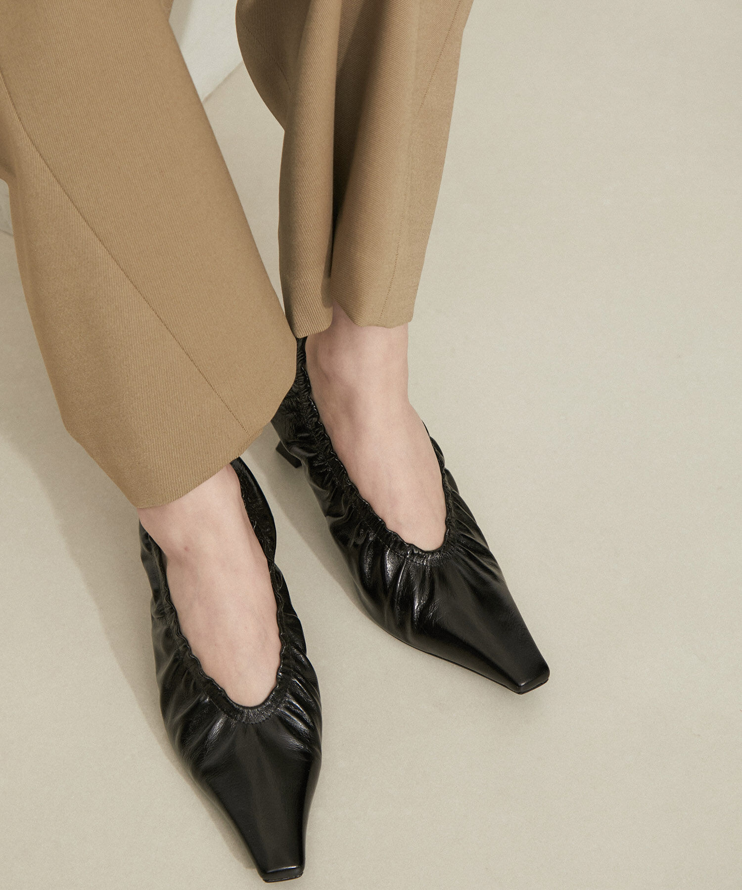 ADAM ET ROPE'「M.O.L レザーギャザーパンプス」|パンプス|