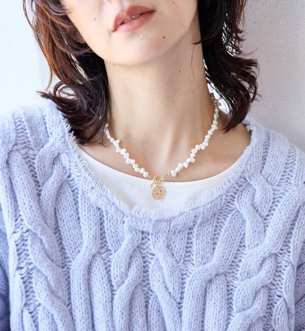  「【華やかな印象に】プレート付きパールショートネックレス」|ブローチ・コサージュ|