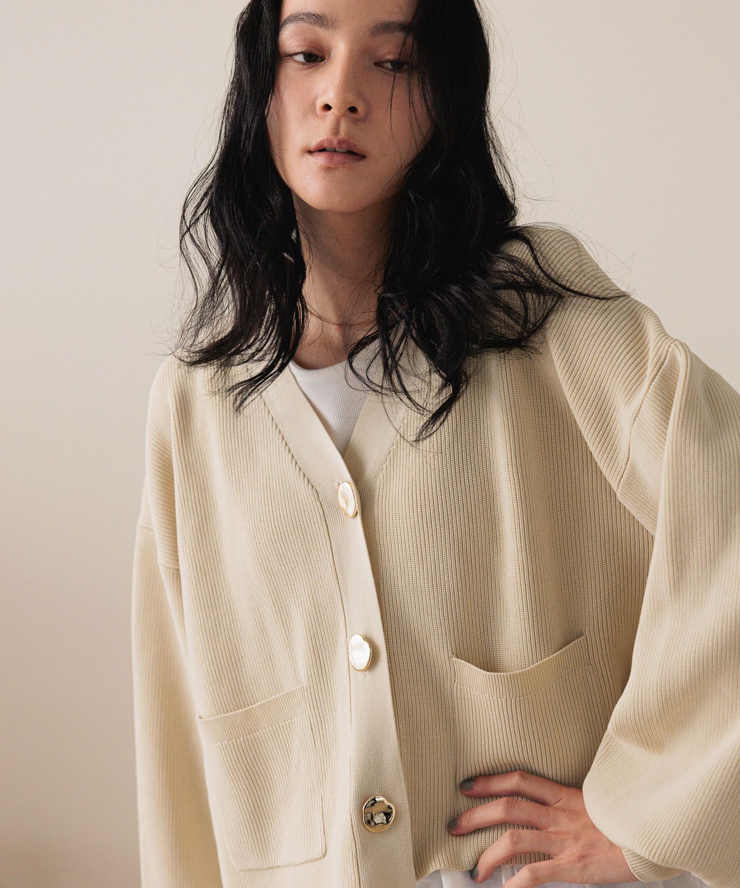 LOWRYS FARM「デコボタンショートカーディガン」|ニット・セーター|