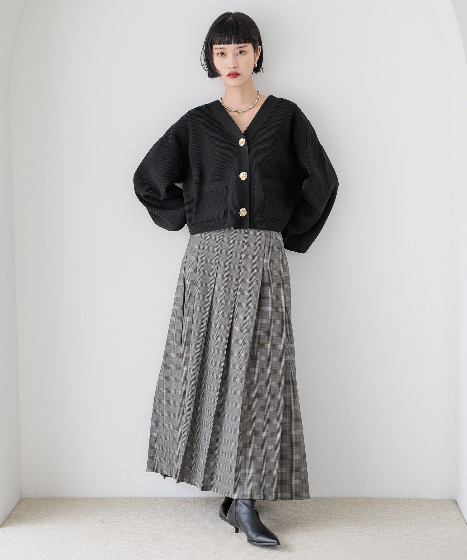 LOWRYS FARM「デコボタンショートカーディガン」|ニット・セーター|