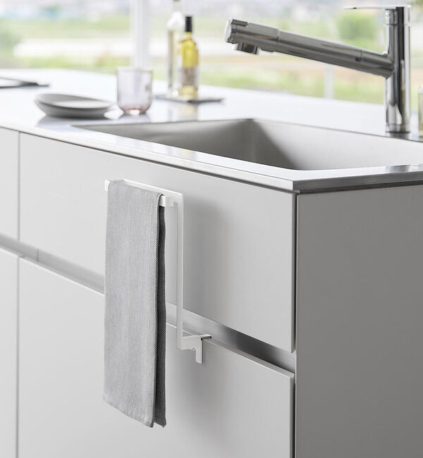 collex「【tower】シンク下収納扉タオルハンガー 高さ20.5㎝」|食器・キッチングッズ|