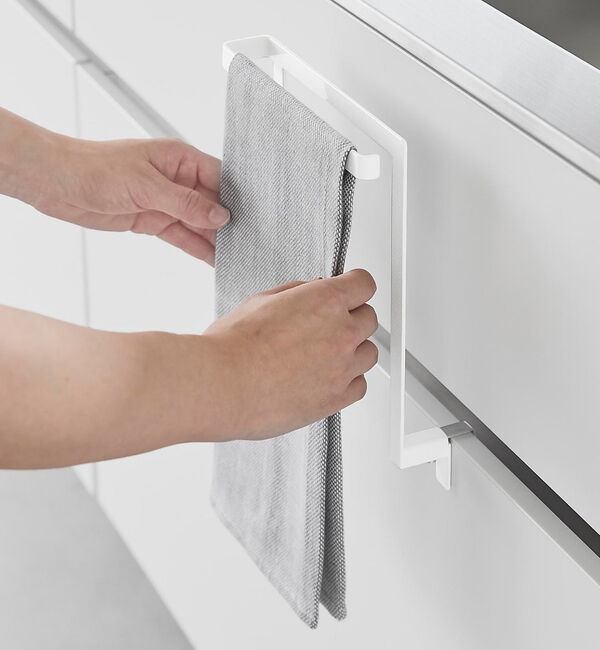 collex「【tower】シンク下収納扉タオルハンガー 高さ20.5㎝」|食器・キッチングッズ|