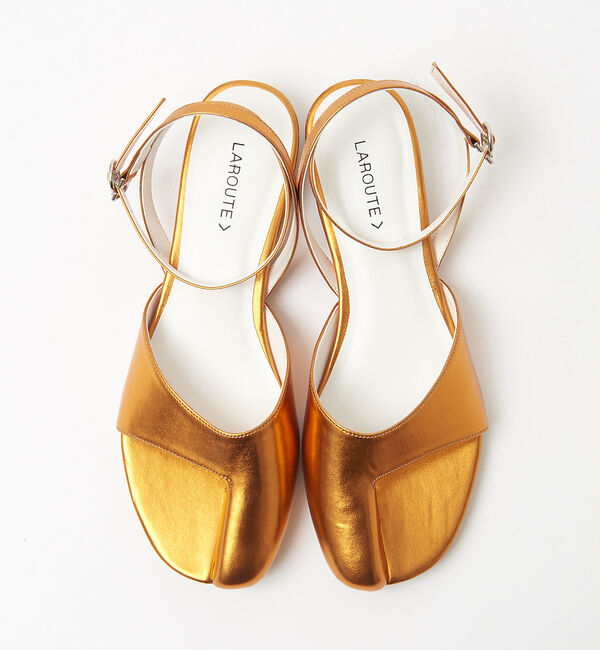 AU BANNISTER「【LAROUTE】トングサンダル」|サンダル|