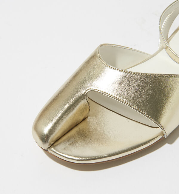 AU BANNISTER「【LAROUTE】トングサンダル」|サンダル|