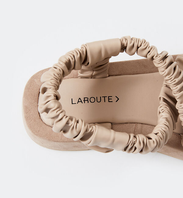 AU BANNISTER「【LAROUTE】シャーリングベルトサンダル」|サンダル|