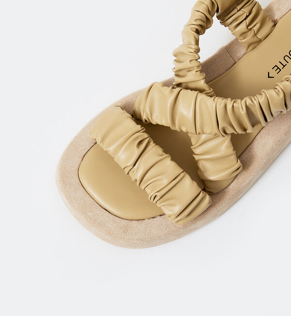 AU BANNISTER「【LAROUTE】シャーリングベルトサンダル」|サンダル|