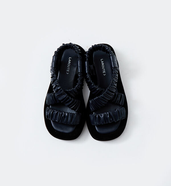 AU BANNISTER「【LAROUTE】シャーリングベルトサンダル」|サンダル|