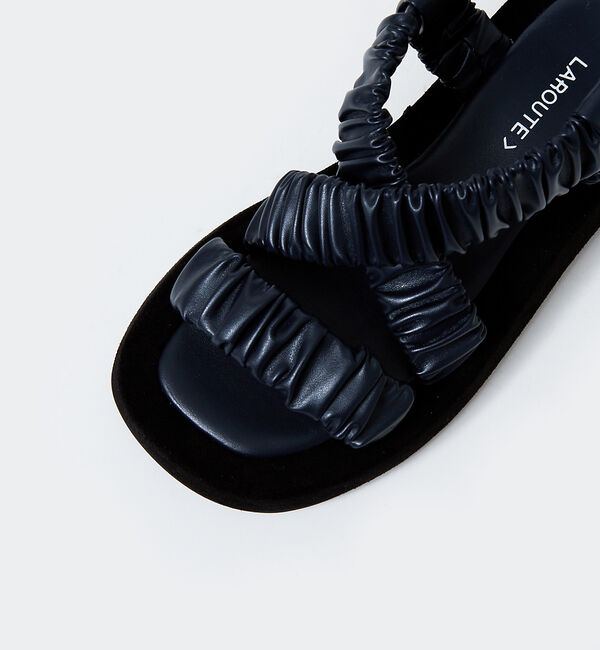 AU BANNISTER「【LAROUTE】シャーリングベルトサンダル」|サンダル|