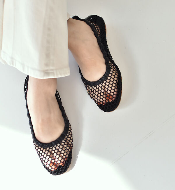 AU BANNISTER「フィッシュネットフラットサンダル」|サンダル|ブラック