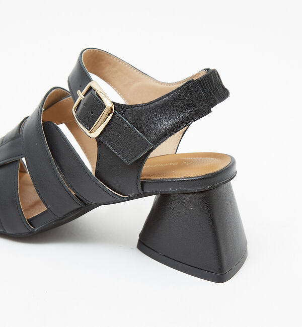 AU BANNISTER「グルカ風ヒールサンダル」|サンダル|