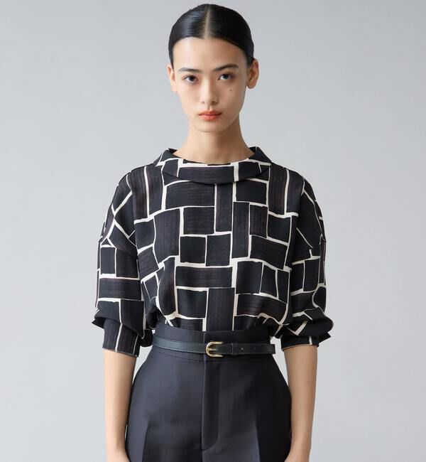 TIARA「ブラッシュマークプリントハイネックブラウス」|シャツ・ブラウス|ブラック