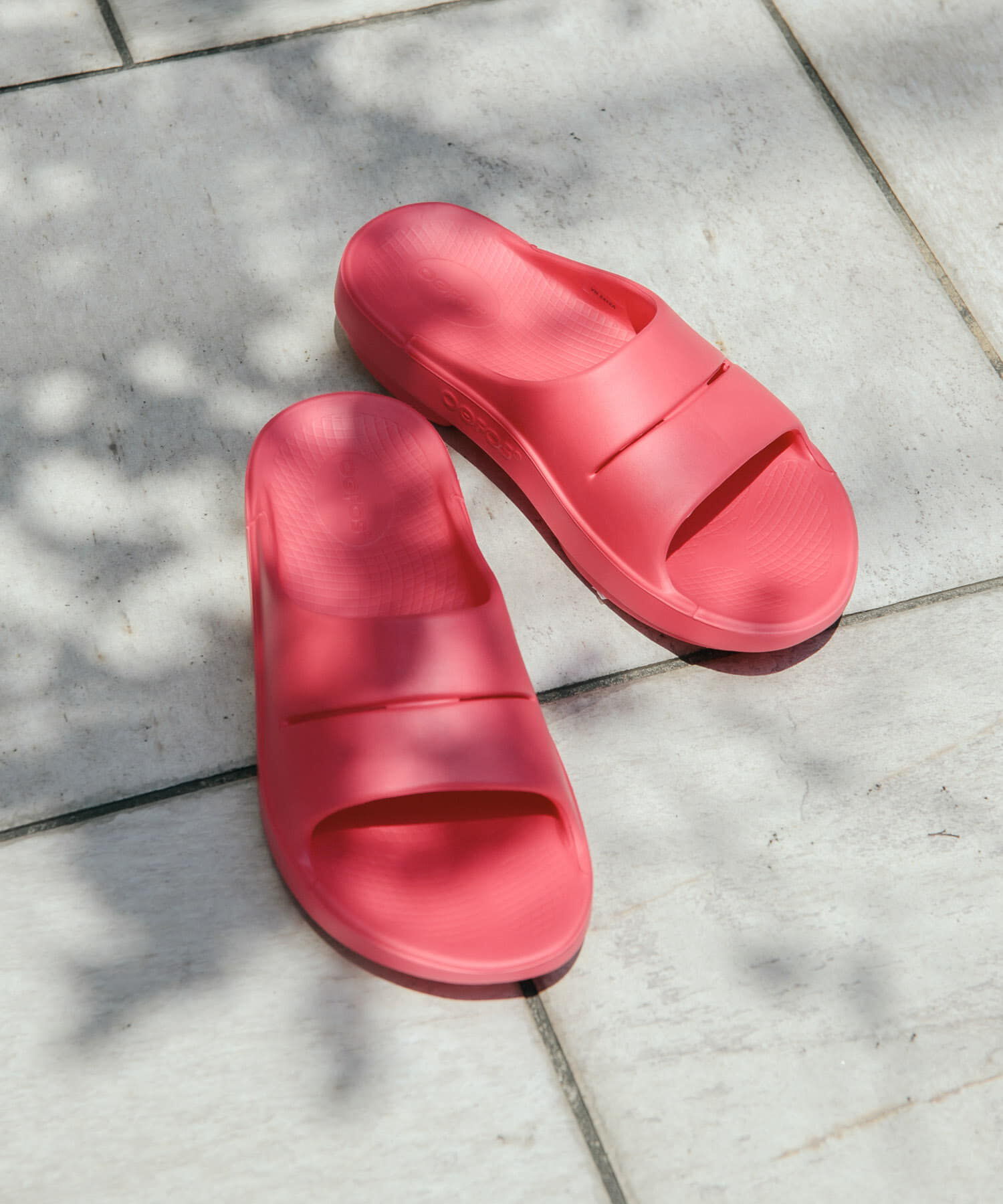 URBAN RESEARCH DOORS「OOFOS　OOahh」|サンダル|ピンク