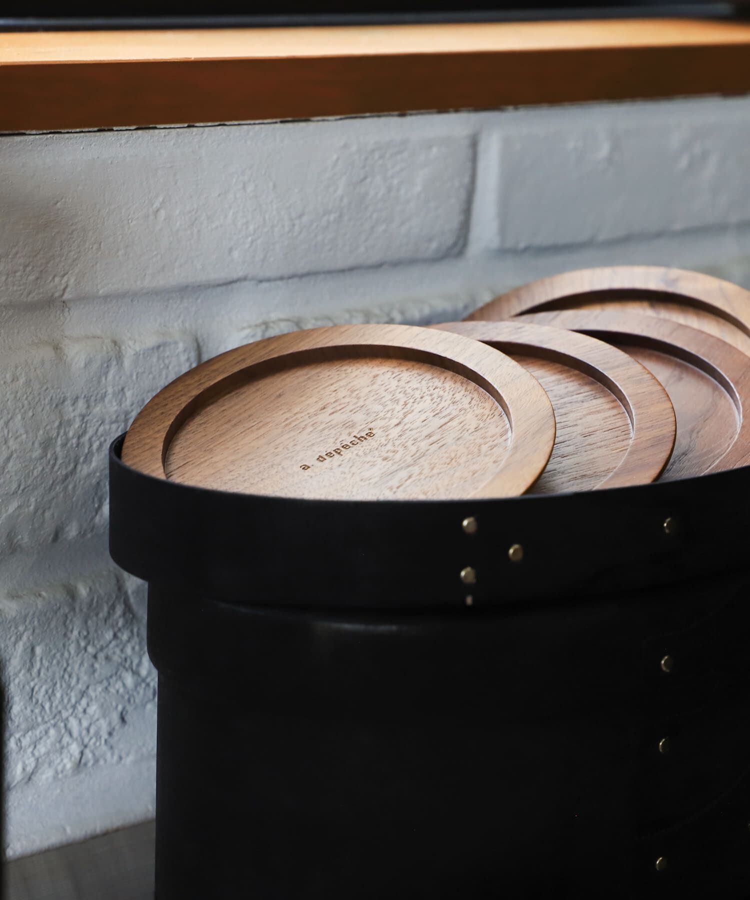 URBAN RESEARCH DOORS「a.depeche　noon coaster walnut」|食器・キッチングッズ|