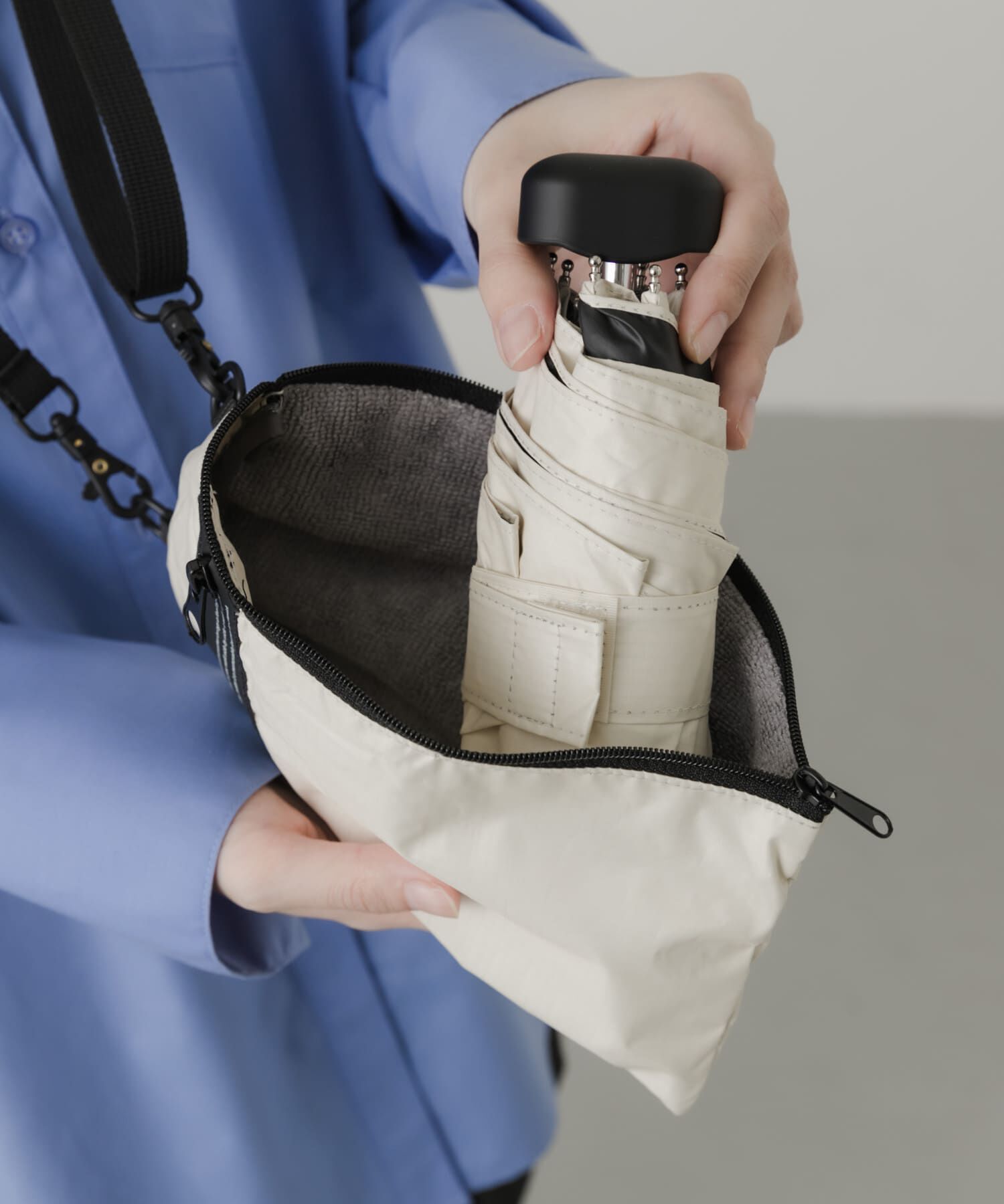 SMELLY「『晴雨兼用』because　マルチサコッシュ付きアンブレラ」|傘|