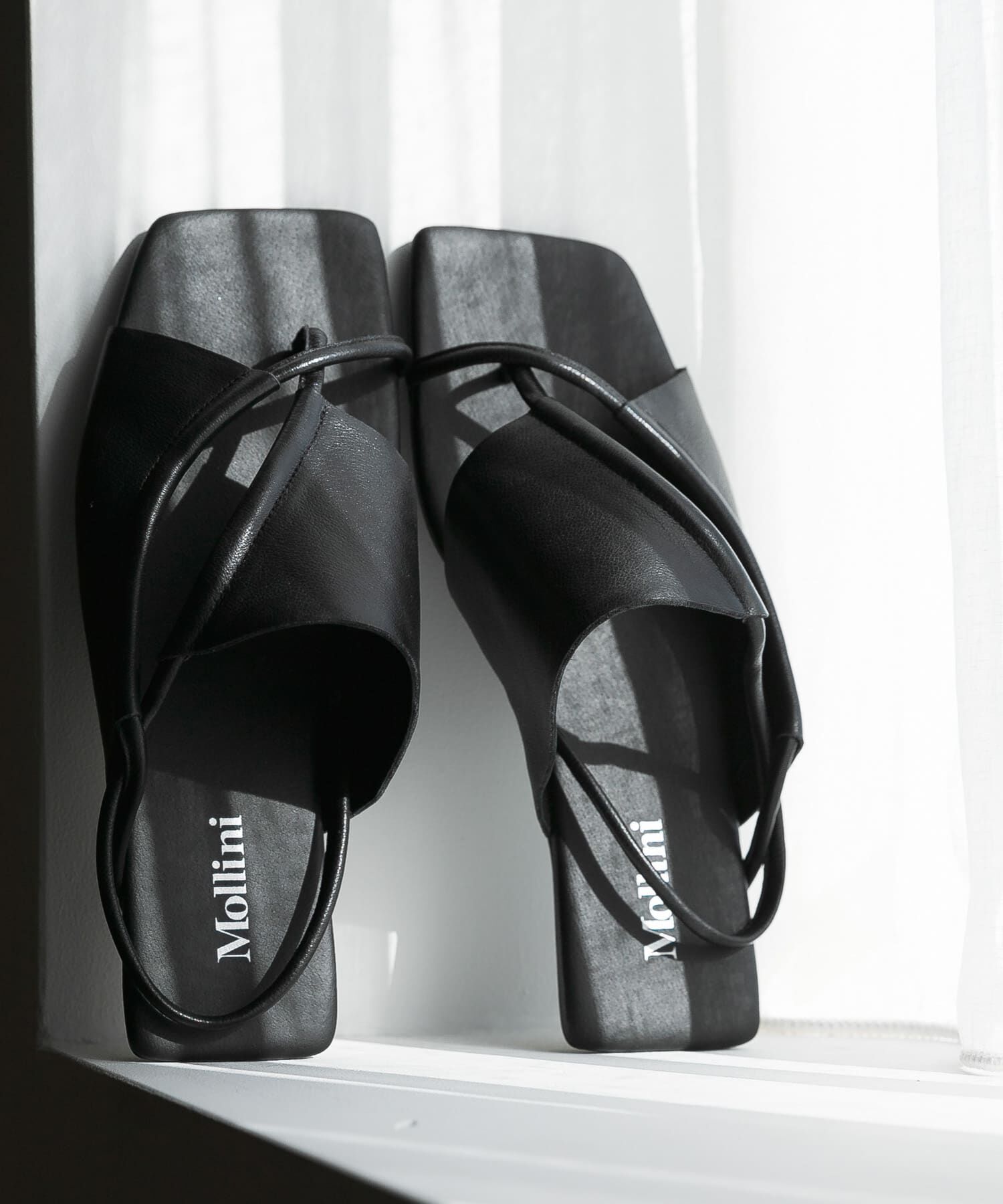 URBAN RESEARCH ROSSO「Mollini　クロスフラットサンダル」|サンダル|