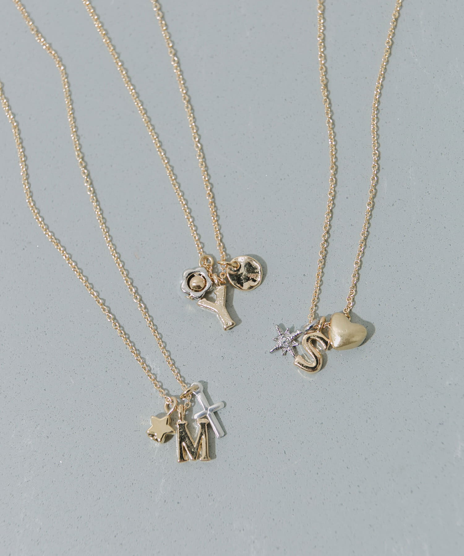 SMELLY「イニシャルチャームネックレス」|ネックレス|