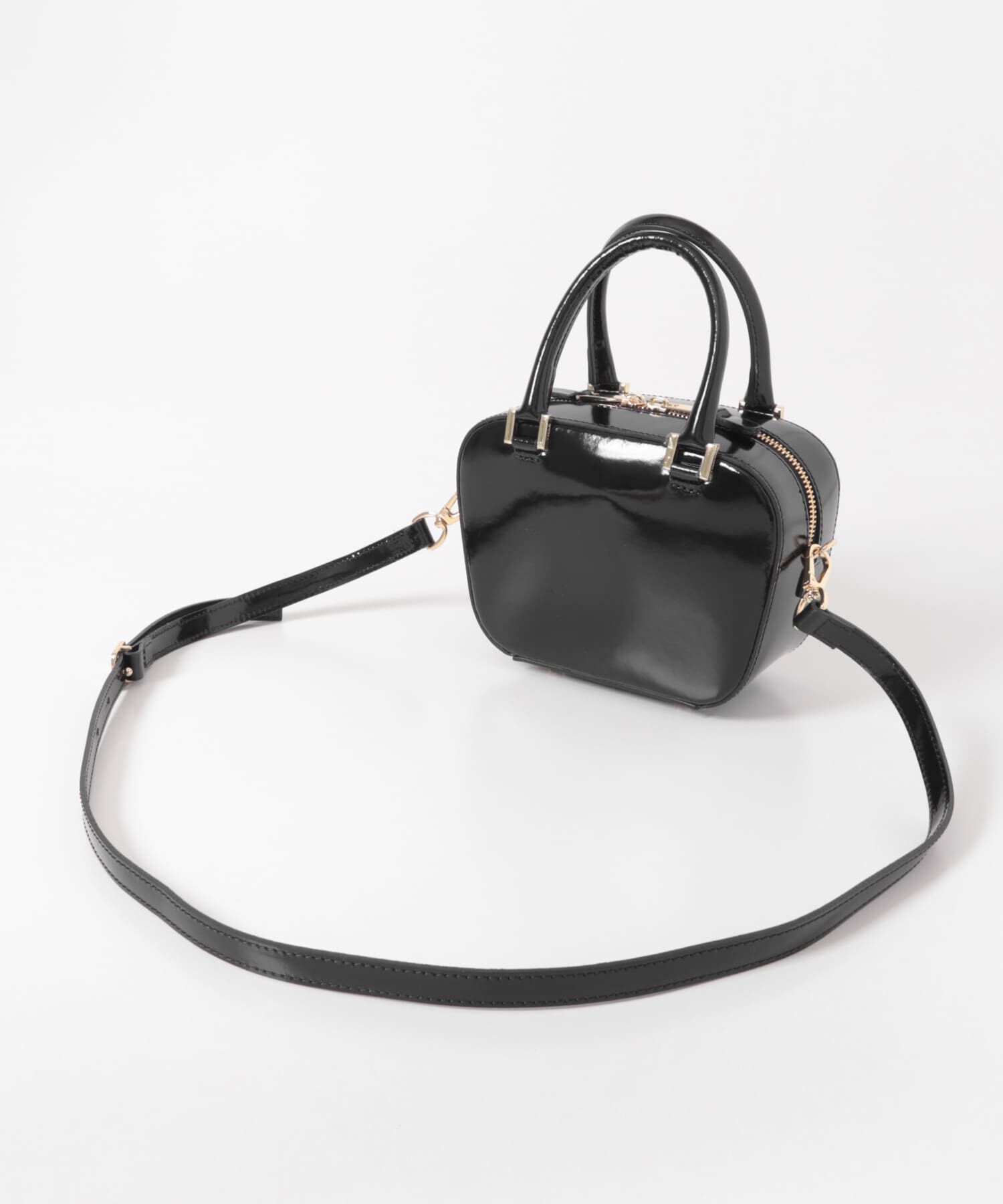 URBAN RESEARCH「CHRISTIAN VILLA　エナメルカーフレザーショルダーバッグ」|ショルダー・メッセンジャー|