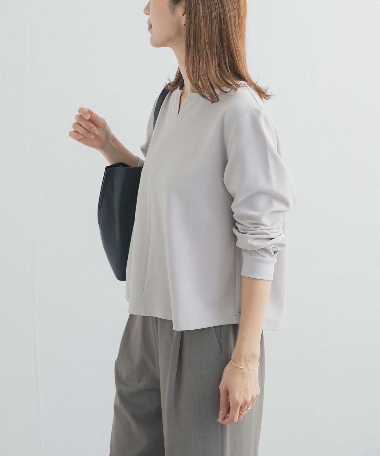 URBAN RESEARCH DOORS「『UR TECH』スリットネックプルオーバー」|シャツ・ブラウス|