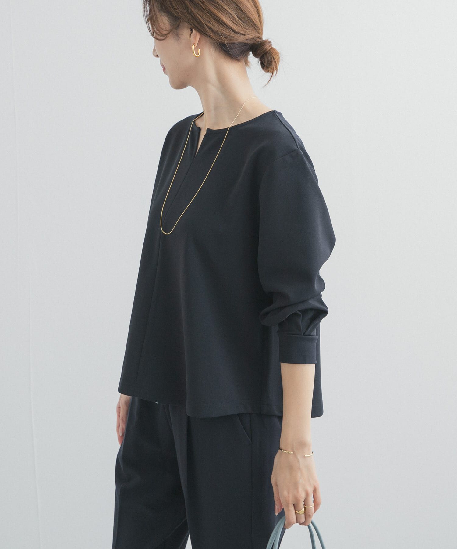 URBAN RESEARCH DOORS「『UR TECH』スリットネックプルオーバー」|シャツ・ブラウス|