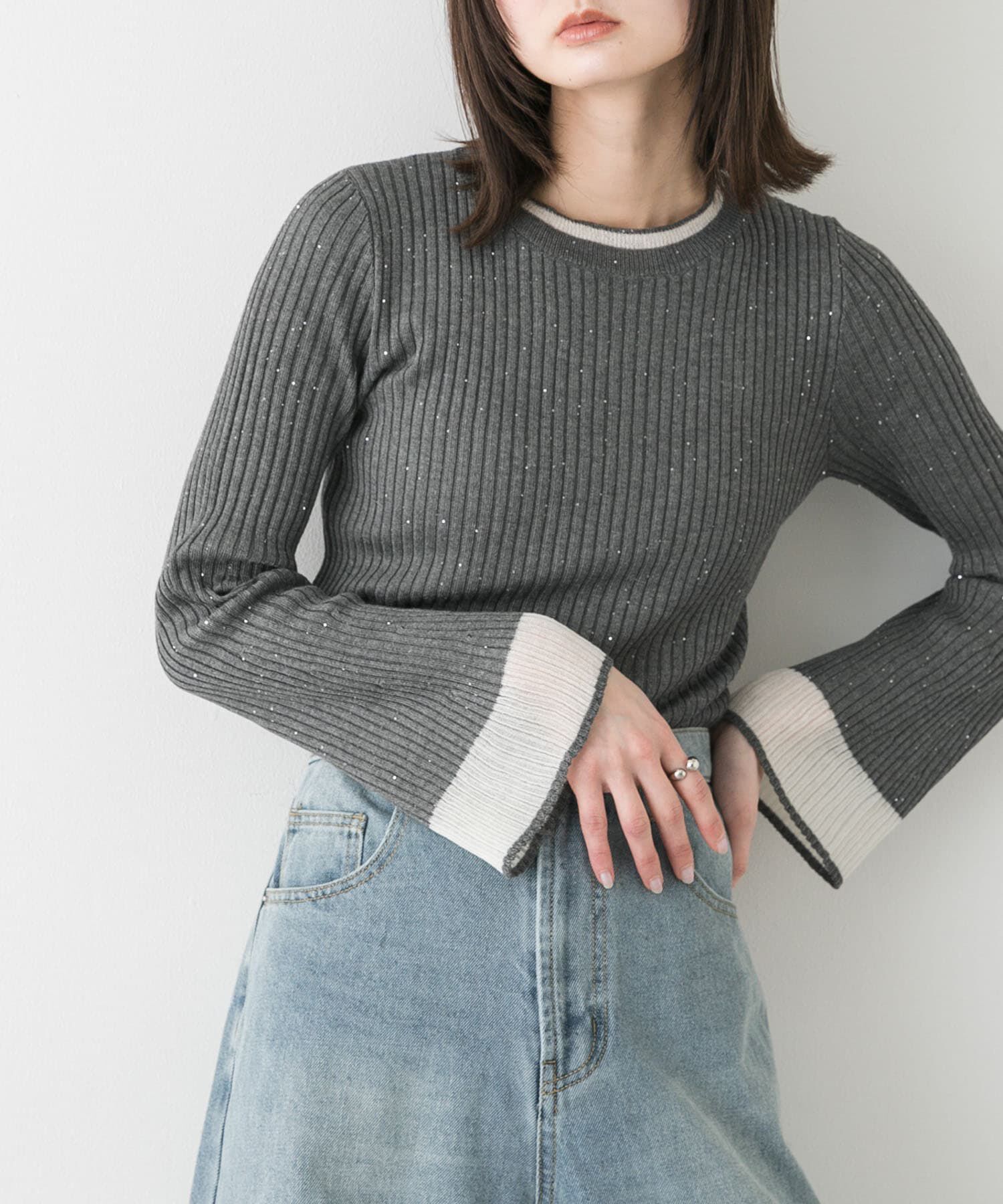 SENSE OF PLACE by URBAN RESEARCH「『洗濯可』スパンコールバイカラーコンパクトセーター」|ニット・セーター|チャコールグレー
