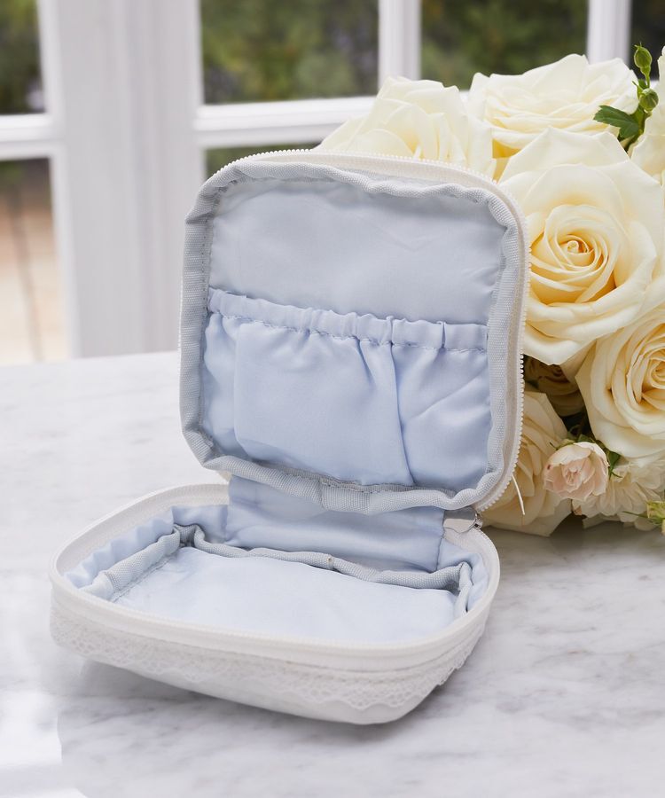 Maison de FLEUR「レースフリルポーチ」|ポーチ|