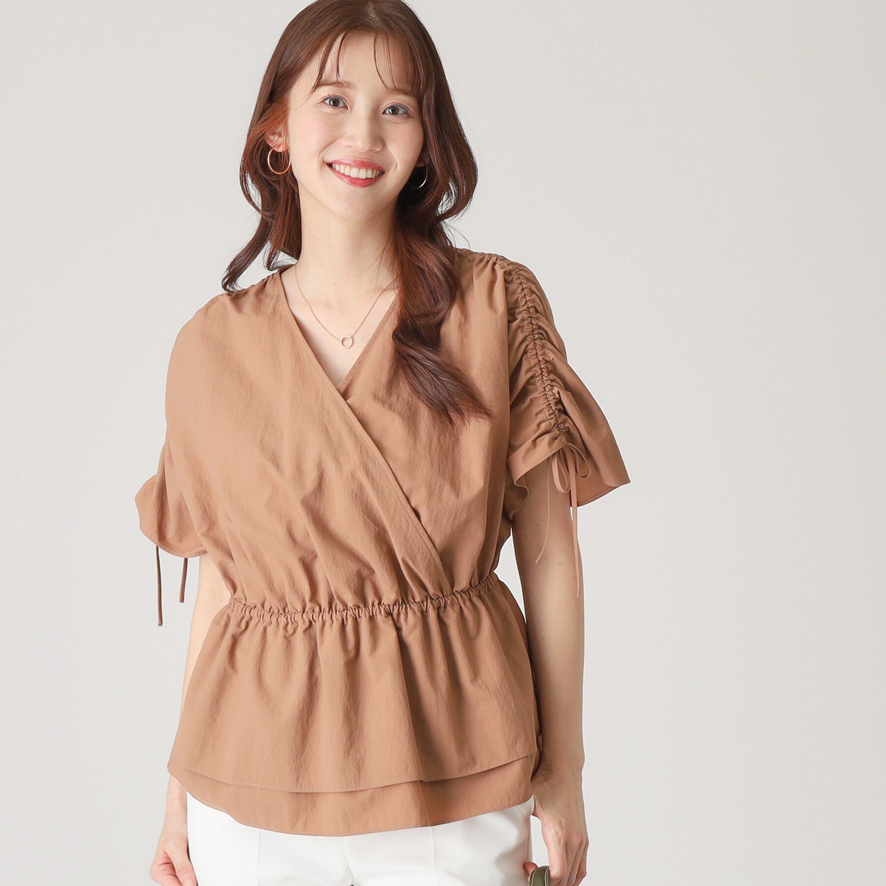 COUP DE CHANCE「【洗える／日本製】カシュクールタイプのギャザーブラウス」|シャツ・ブラウス|キャメルブラウン(0