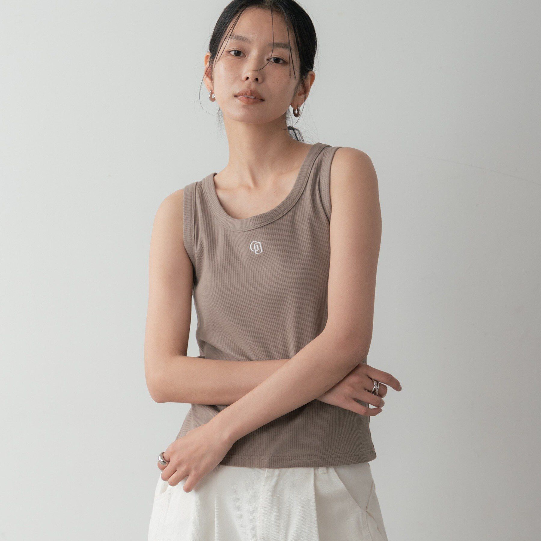 GALLEST「ロゴ刺繍リブタンクトップ」|キャミソール|カーキ(027)