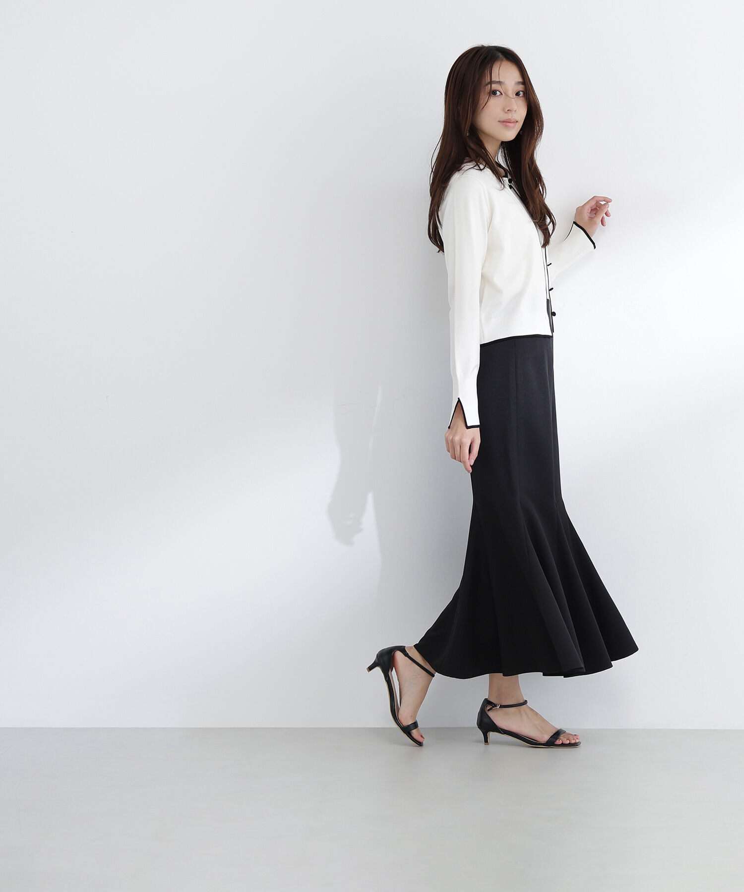  「クルミボタンバイカラーアンサンブル」|ニット・セーター|