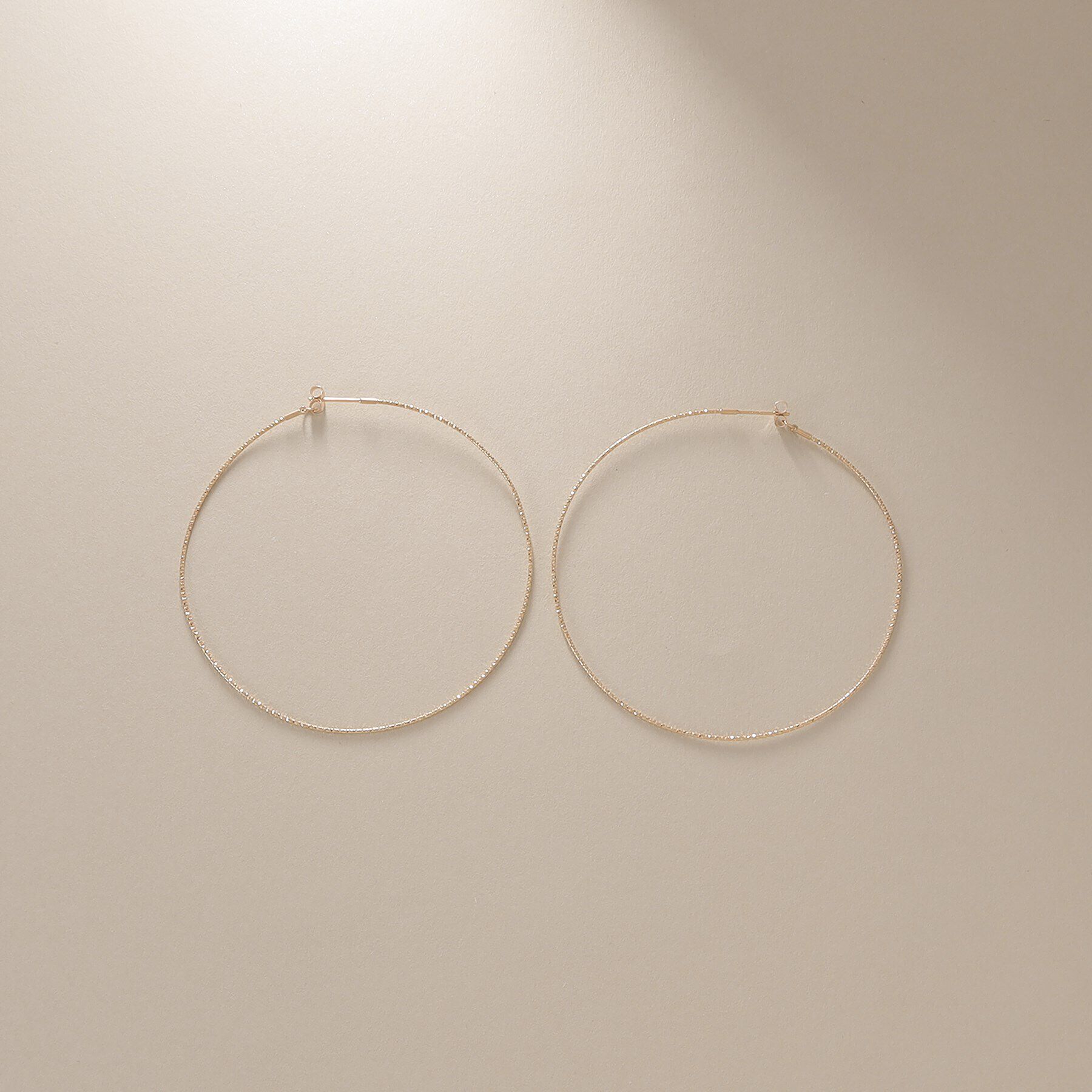 COCOSHNIK「K10カット丸線 フープピアス（大）」|ピアス|