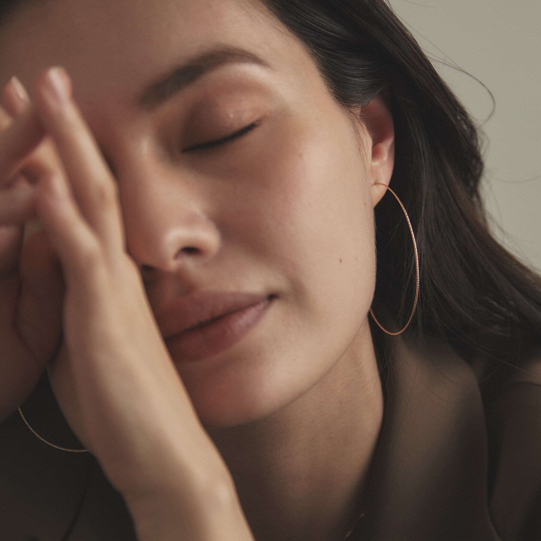 COCOSHNIK「K10カット丸線 フープピアス（大）」|ピアス|