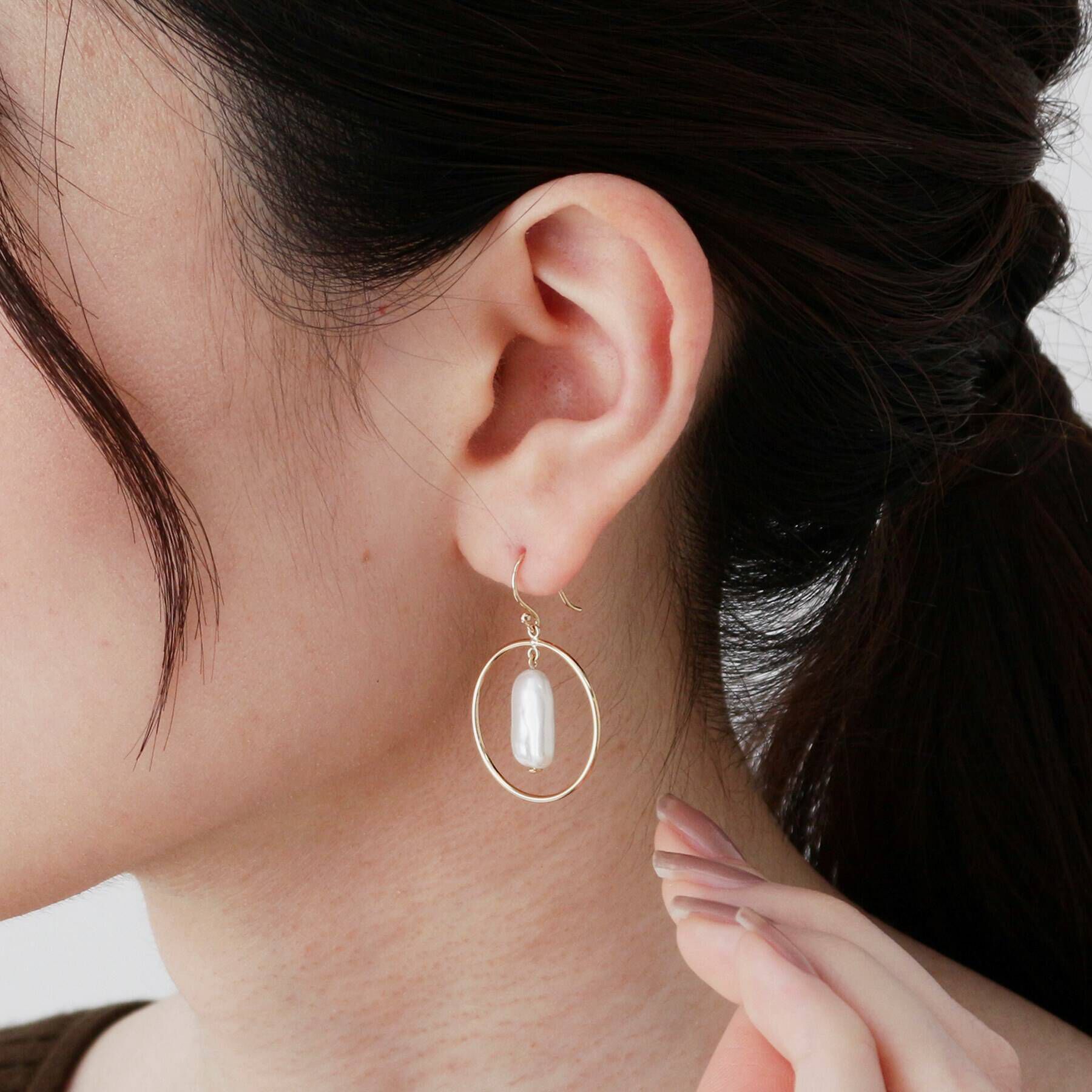 COCOSHNIK「K10バロック淡水パール フープ フックピアス」|ピアス|