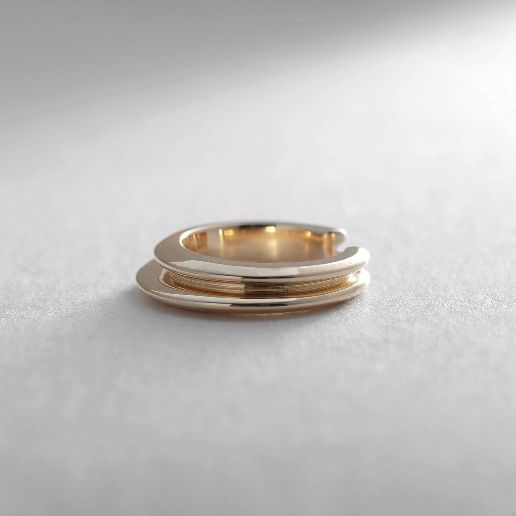 COCOSHNIK「K10しのぎ2連 イヤーカフ」|イヤリング|