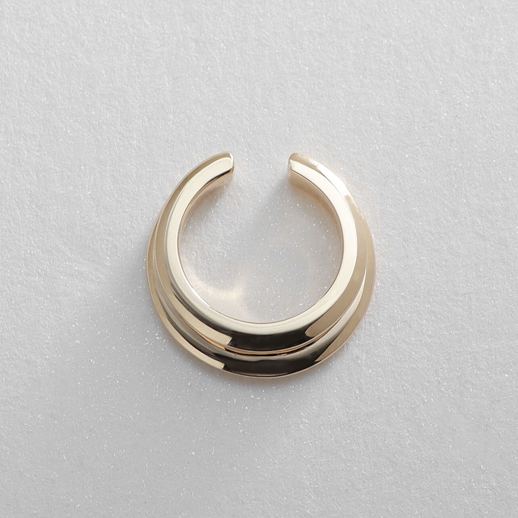 COCOSHNIK「K10しのぎ2連 イヤーカフ」|イヤリング|