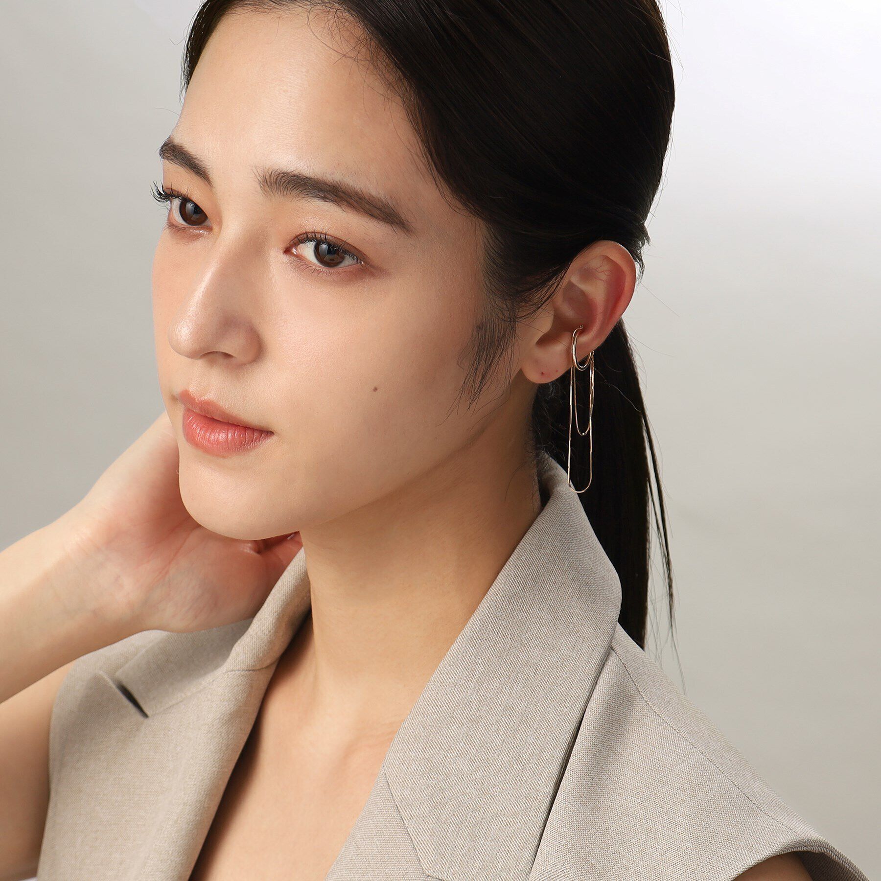 COCOSHNIK「K10コンパクトチェーン ドレープイヤーカフ」|イヤリング|