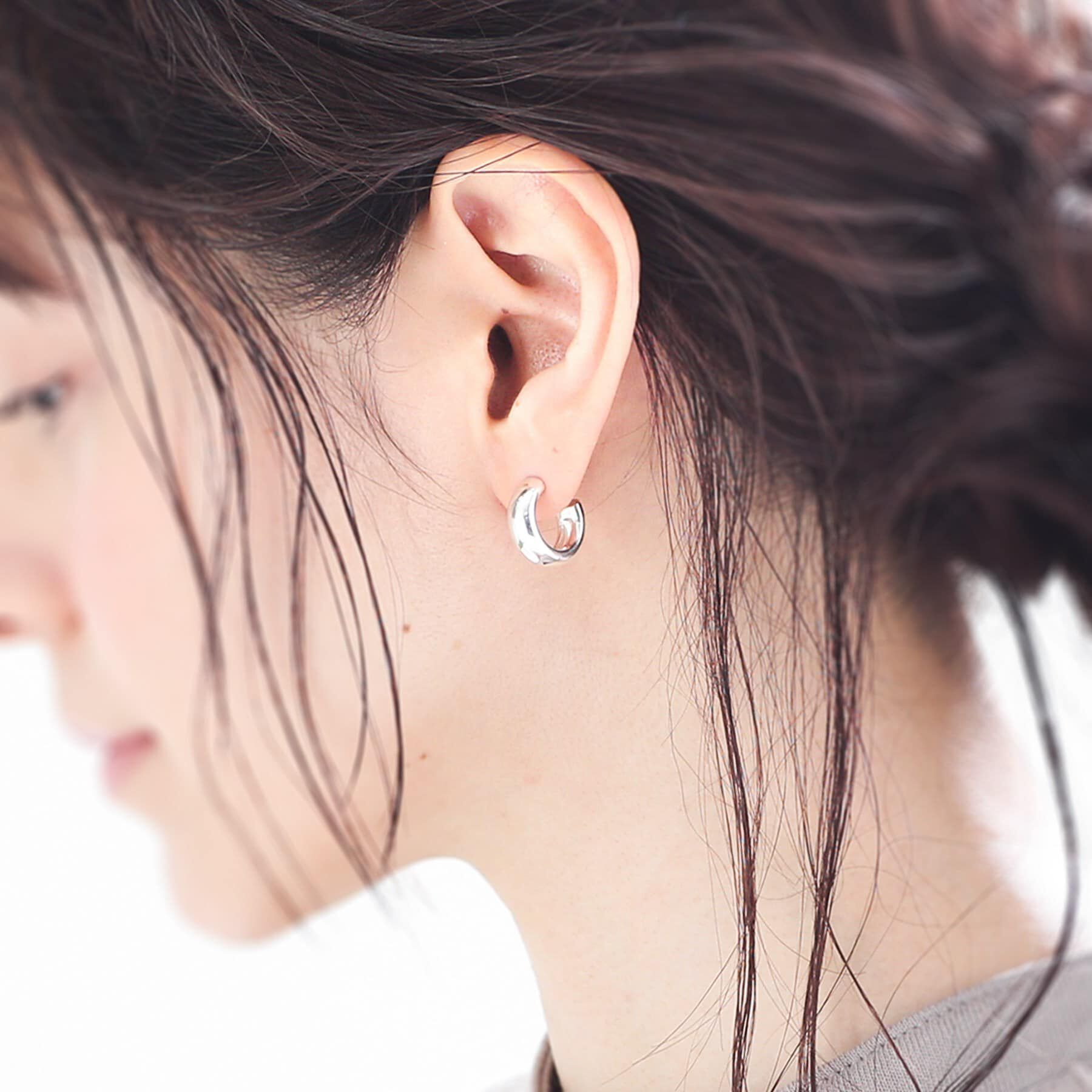 COCOSHNIK ONKITSCH「シルバー スモールフープ プランプピアス」|ピアス|