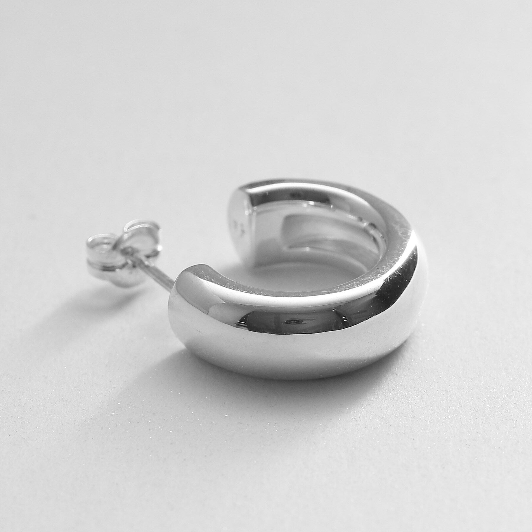 COCOSHNIK ONKITSCH「シルバー スモールフープ プランプピアス」|ピアス|