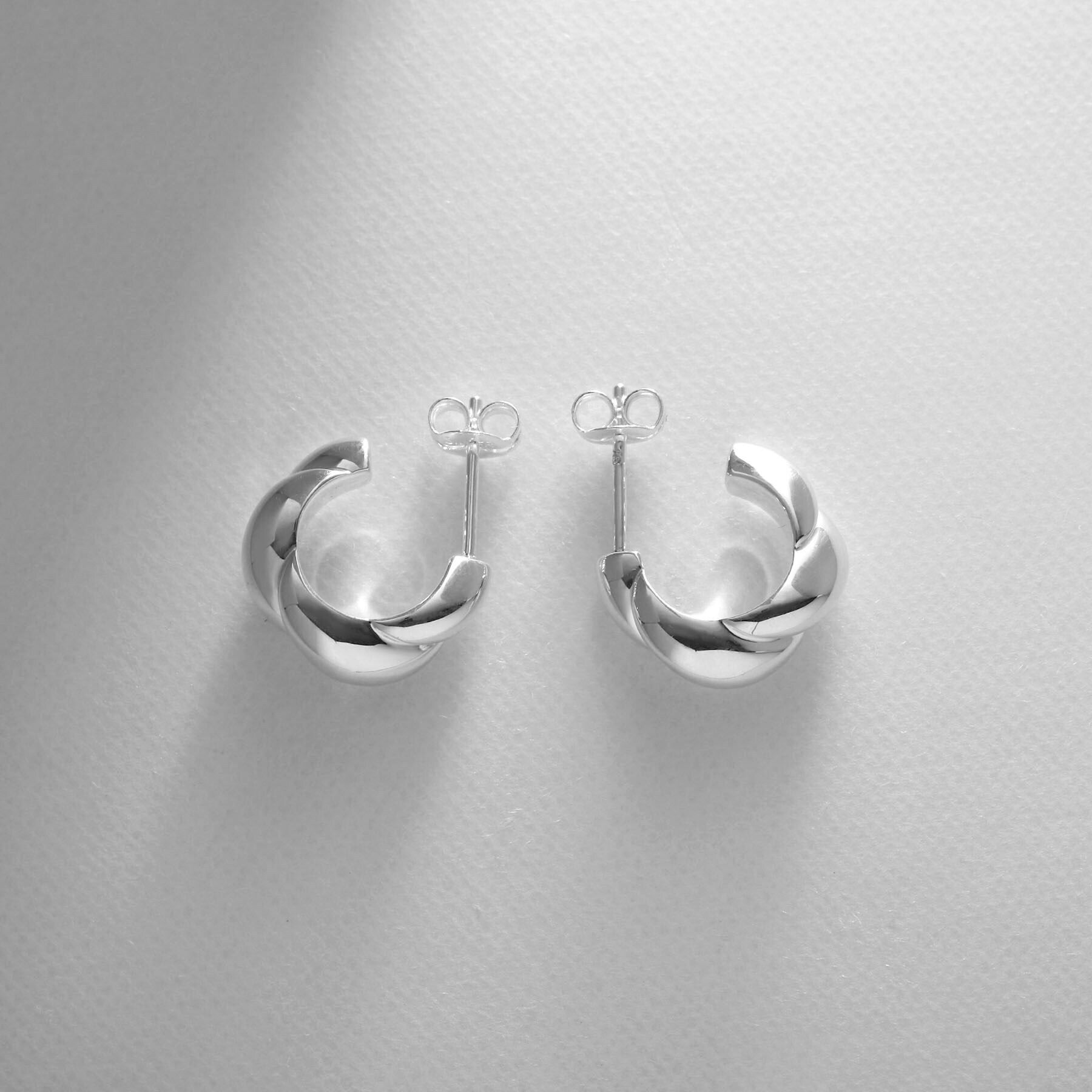 COCOSHNIK ONKITSCH「シルバー スモールフープ クロワッサンピアス」|ピアス|