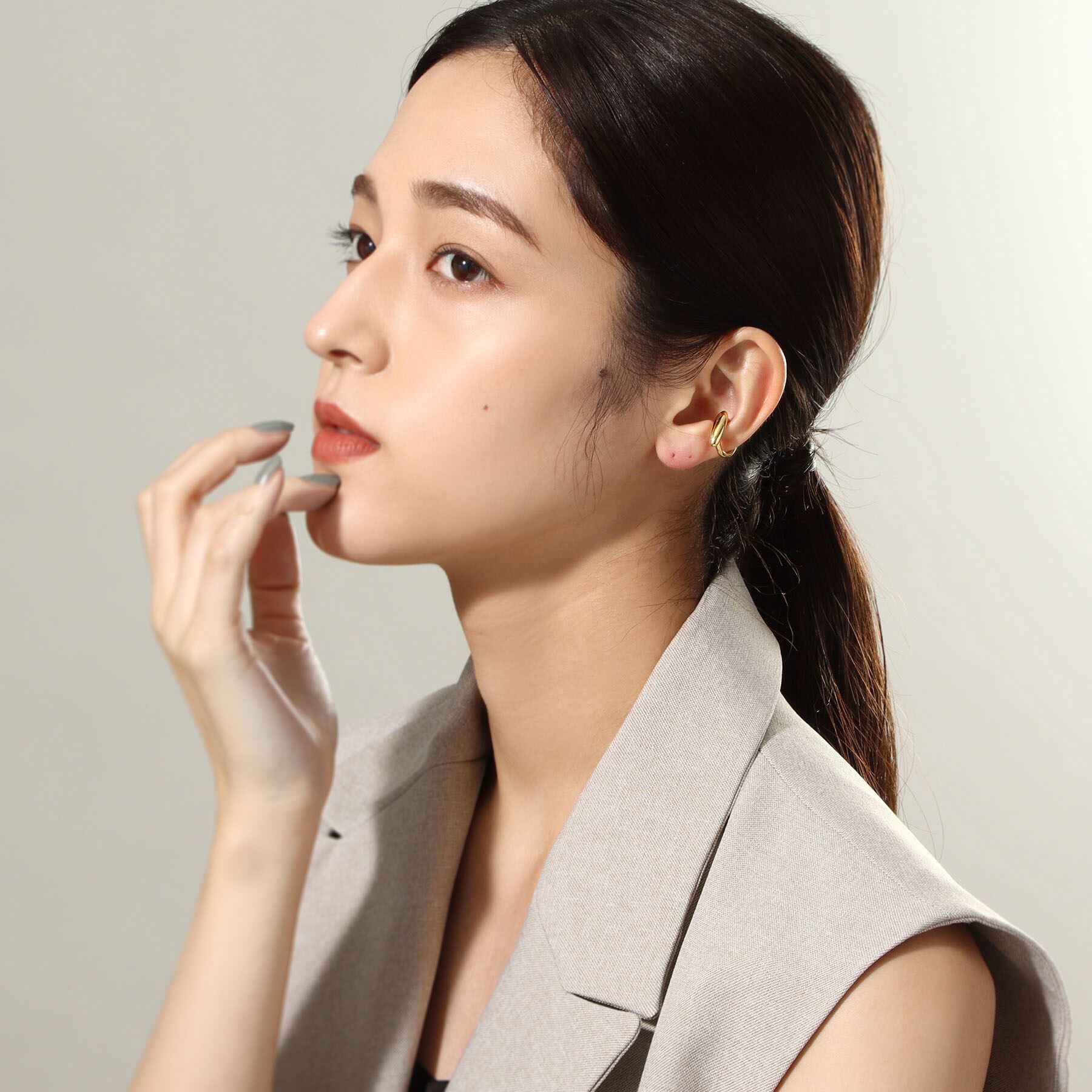 COCOSHNIK ONKITSCH「シルバー オーバルモチーフ スモールイヤーカフ GP」|イヤリング|