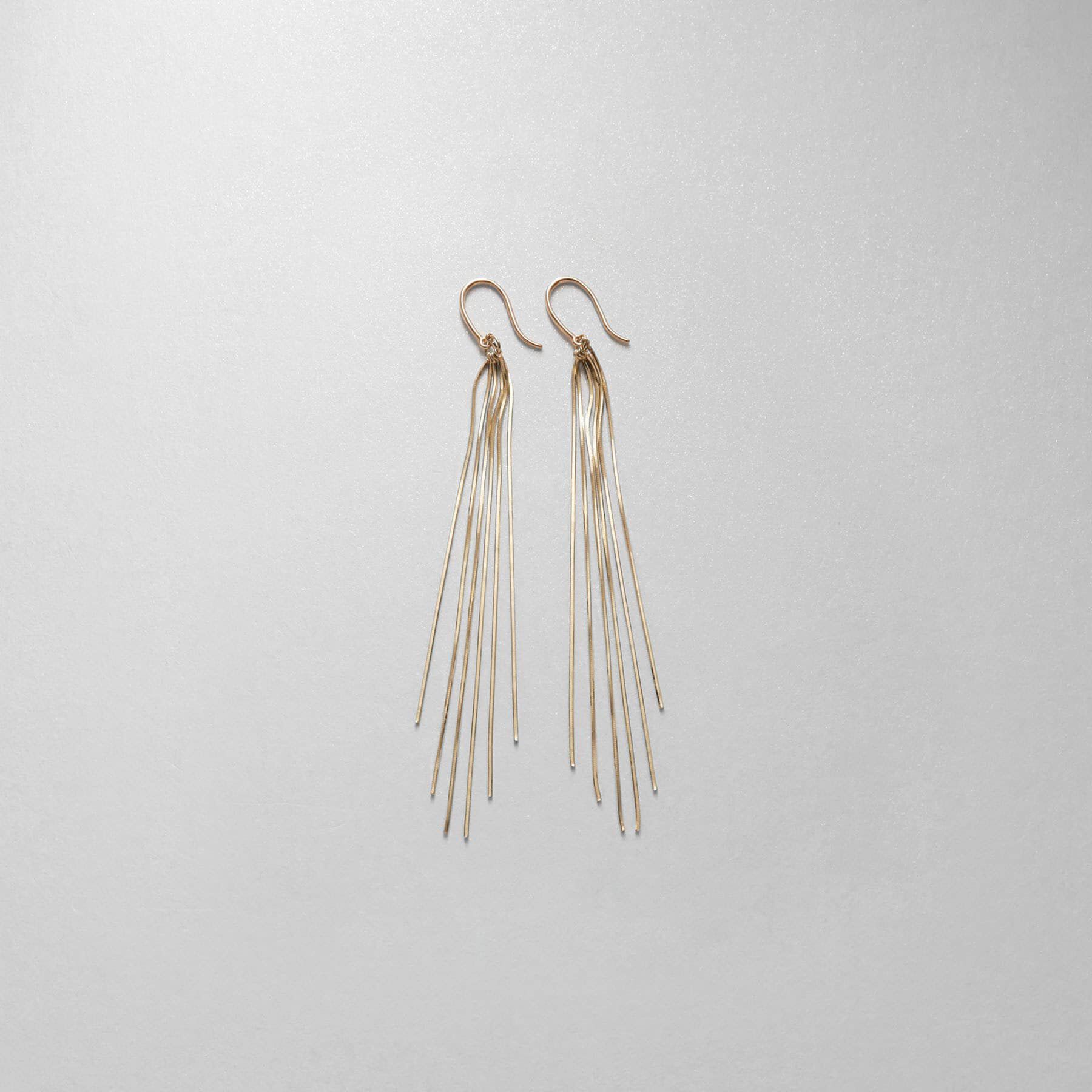 COCOSHNIK「K10コンパクトフリンジ フックピアス」|ピアス|