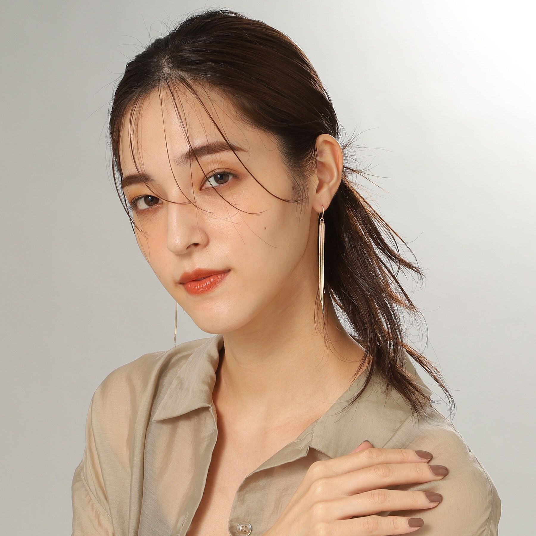 COCOSHNIK「K10コンパクトフリンジ フックピアス」|ピアス|