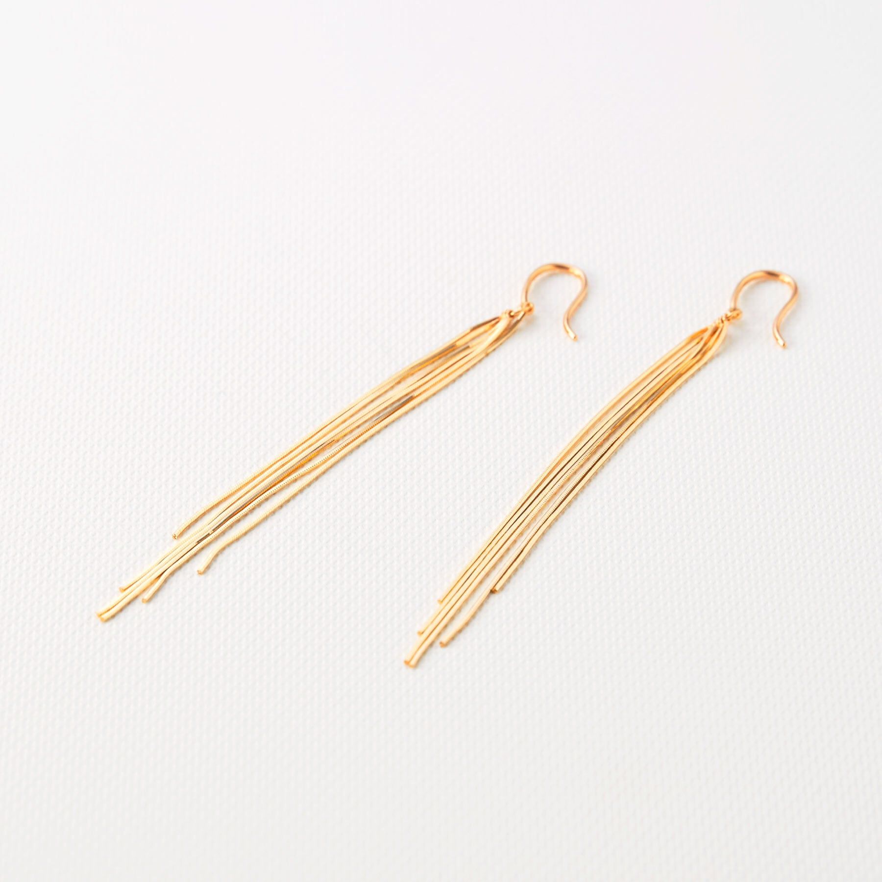 COCOSHNIK「K10コンパクトフリンジ フックピアス」|ピアス|