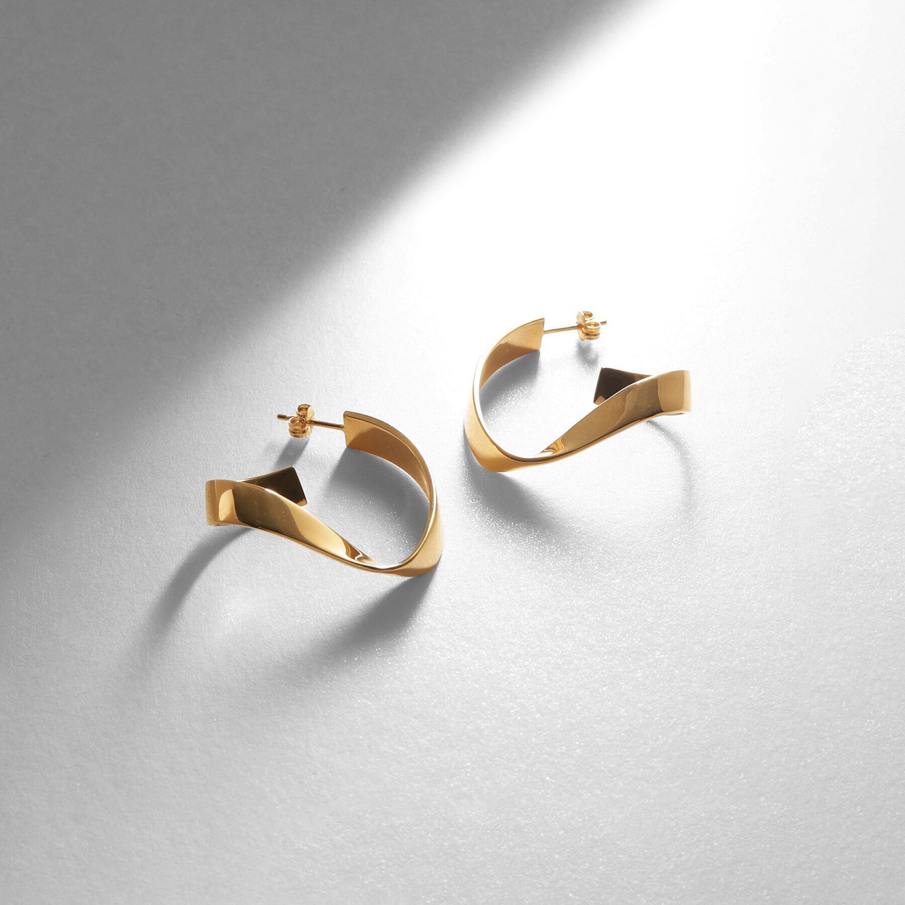 COCOSHNIK ONKITSCH「シルバー フォールディングピアス ストリーム GP」|ピアス|