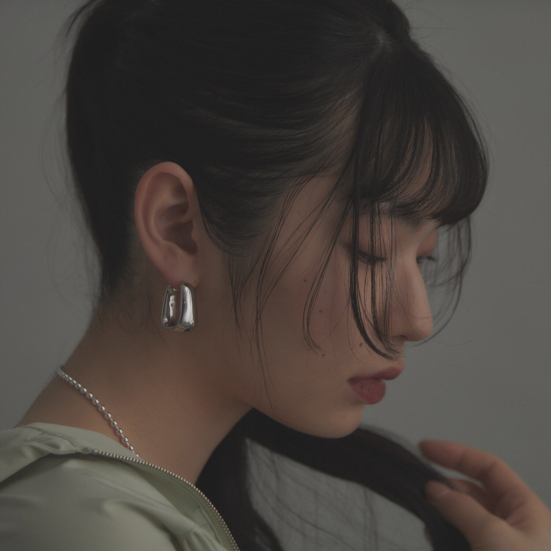 COCOSHNIK ONKITSCH「シルバー ホロウフープピアス トラペーズ」|ピアス|