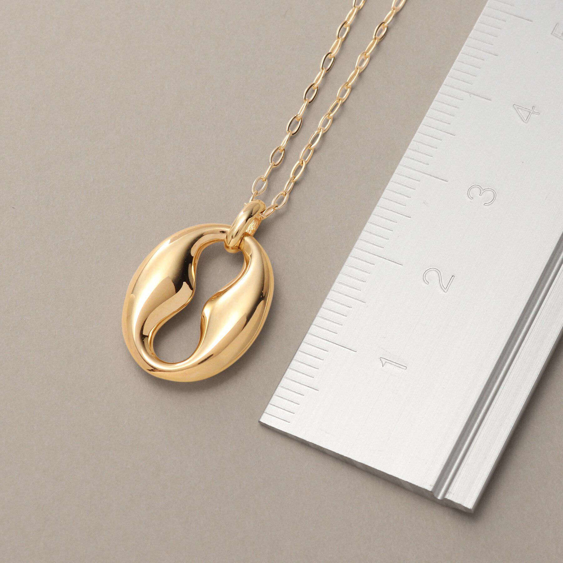 COCOSHNIK「K10中空マリンモチーフ ネックレス」|ネックレス|