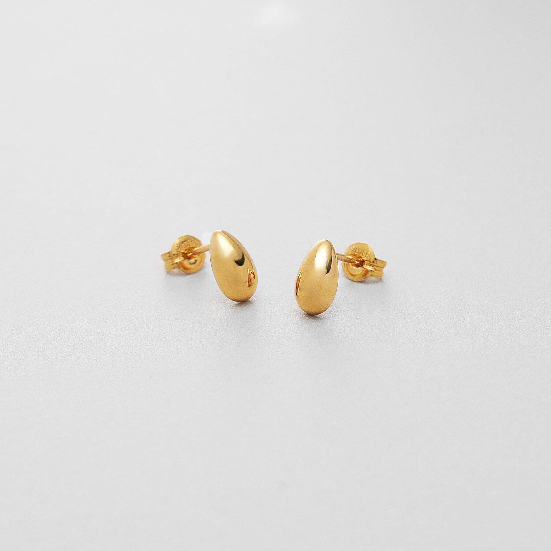 COCOSHNIK ONKITSCH「シルバー ペアシェイプ スタッドピアス GP」|ピアス|