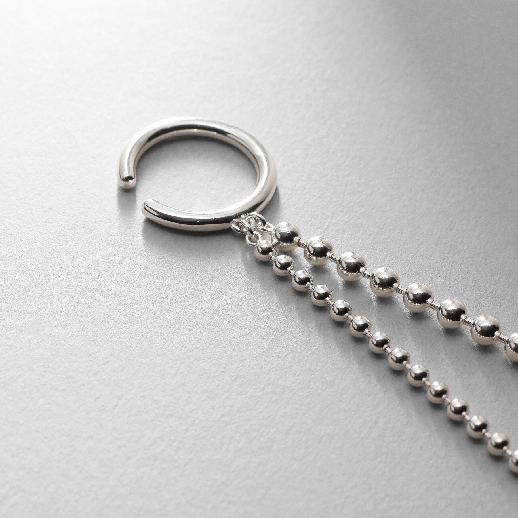 COCOSHNIK ONKITSCH「シルバー ボールチェーン イヤーカフ」|イヤリング|